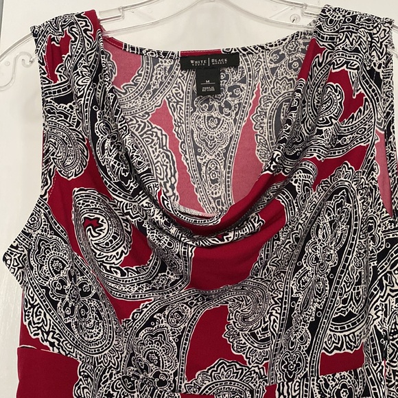 Beautiful top - Picture 2 of 4